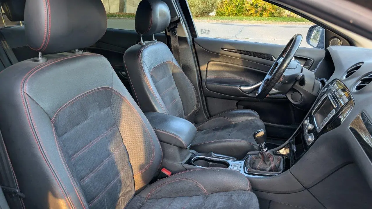 Ford Mondeo  2,2 TDCI, 129 kW 9