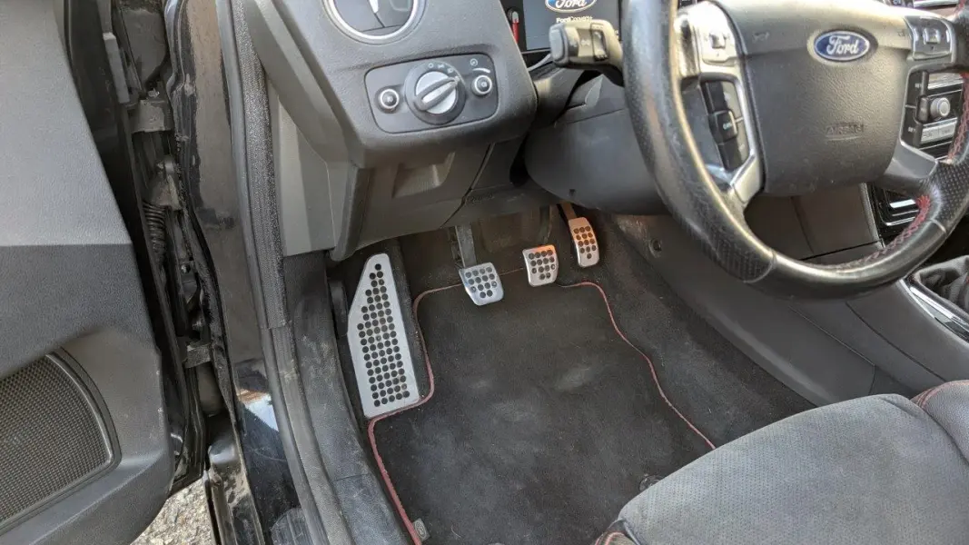 Ford Mondeo  2,2 TDCI, 129 kW 5