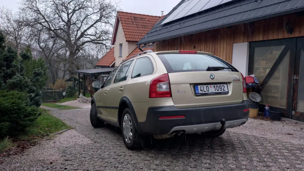 Škoda Octavia Scout 2.0 TDI 4×4, 104 300 km, 2011, TOP stav, STK 2027 3