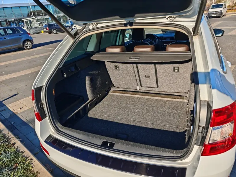 Škoda Octavia 2.0 TDI, 135kW 4x4 DSG L&K NEZÁV.TOPENÍ 5