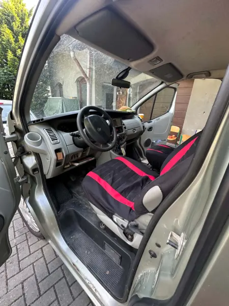 Renault Trafic  5