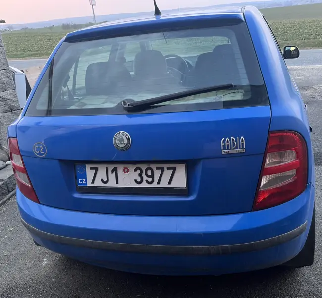 Škoda Fabia r. 2004, 136 260 km, do města  1