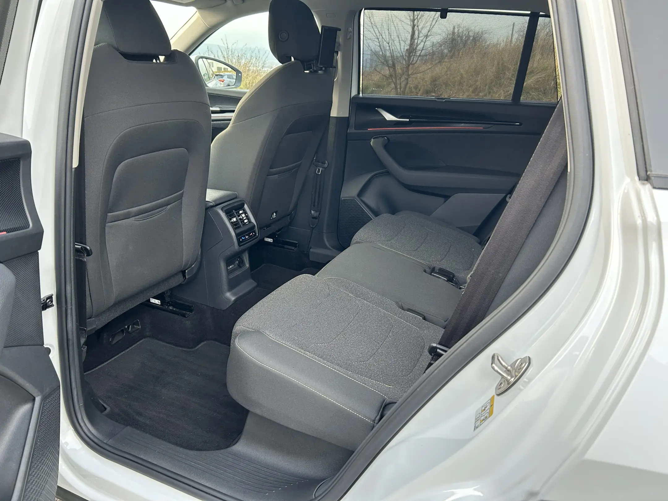 Škoda Kodiaq iV 9/2024 ČR, 1.maj., nebouráno, jako nový, v záruce, zimní+letní pneu, tažné, panorama, nezáv.topení, kessy, adapt.temp., vyhř.volant+všechna sedadla 3