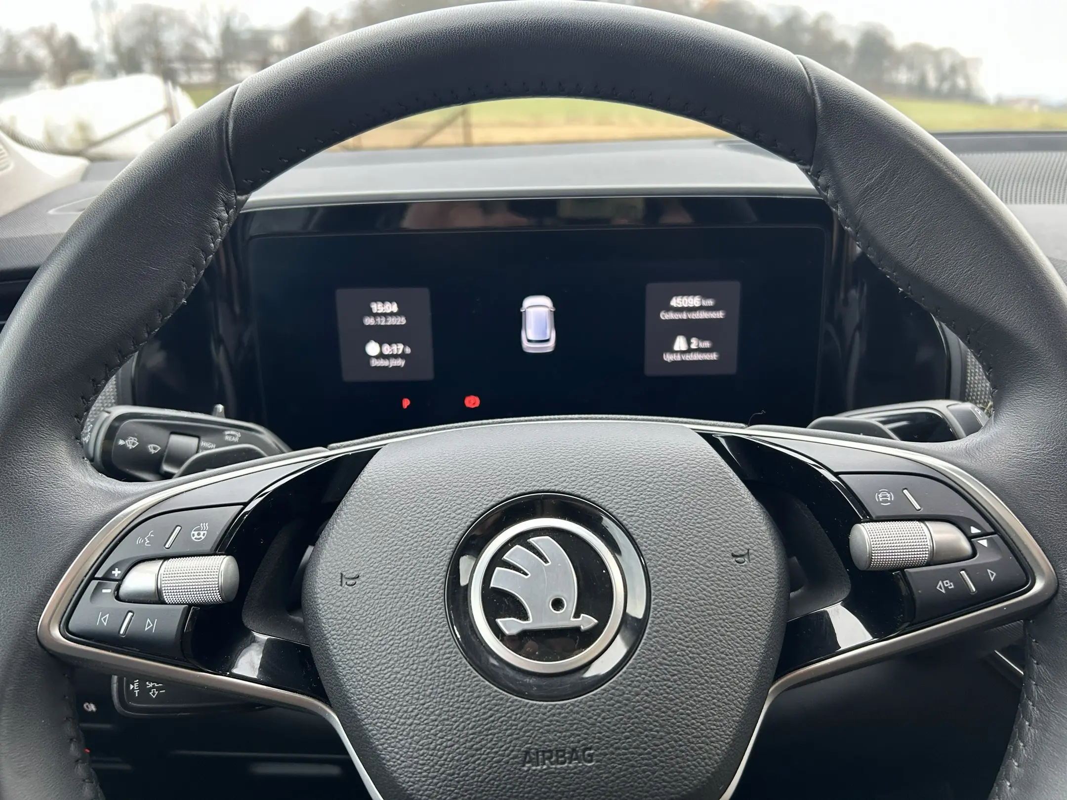 Škoda Kodiaq iV 9/2024 ČR, 1.maj., nebouráno, jako nový, v záruce, zimní+letní pneu, tažné, panorama, nezáv.topení, kessy, adapt.temp., vyhř.volant+všechna sedadla 5