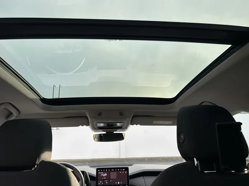 Škoda Kodiaq iV 9/2024 ČR, 1.maj., nebouráno, jako nový, v záruce, zimní+letní pneu, tažné, panorama, nezáv.topení, kessy, adapt.temp., vyhř.volant+všechna sedadla 4